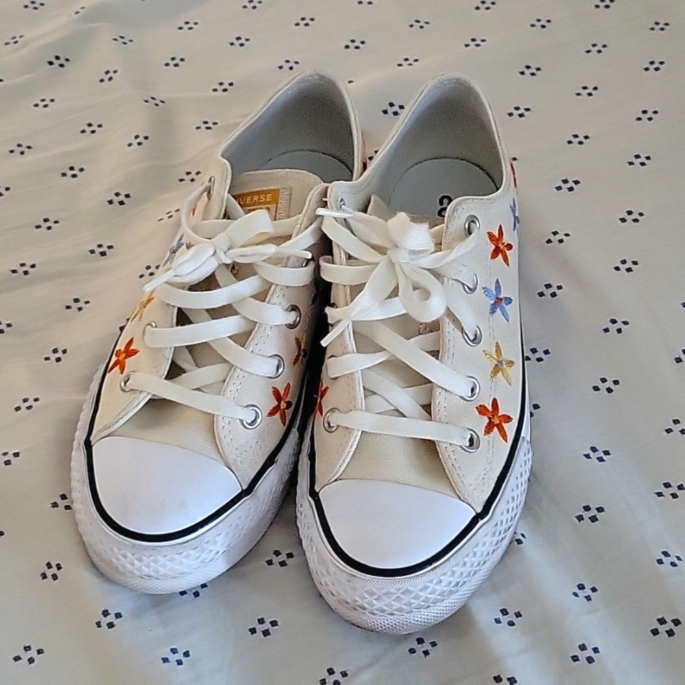 Converse floral Excellent condition